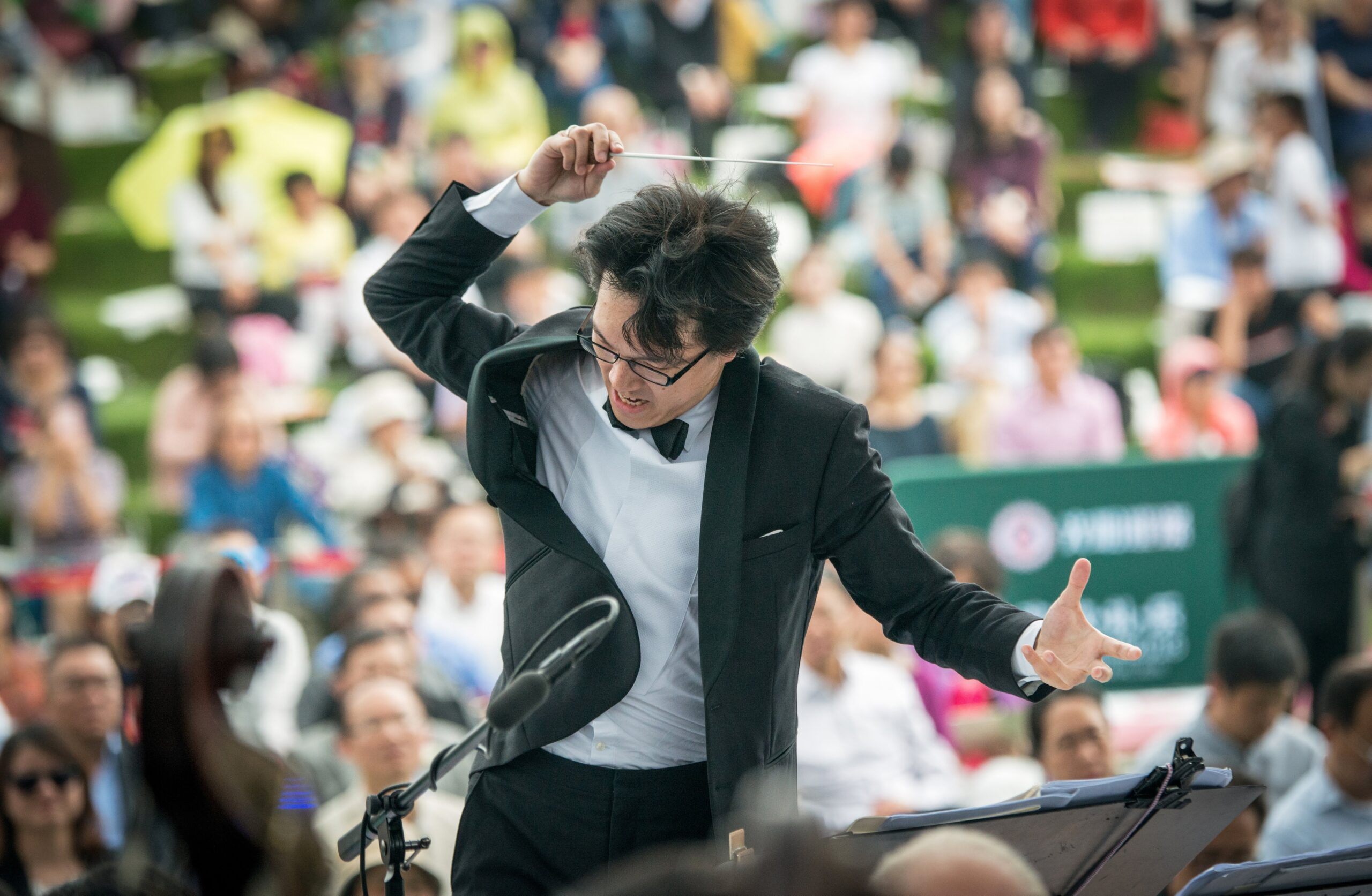 How Can You Take Steps To Equip Yourself To Be An International Artist―Experience As Your Reference From Hong Kong’s World Conductor Lio Kuokman (廖國敏)