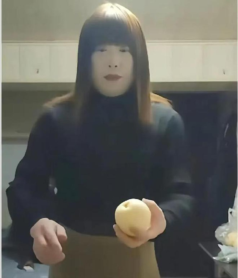 The World-famous “Nanjing Sister Hong Incident” (南京紅姐事件): Infotainment, Yellow Journalism Or “Newstainment”?